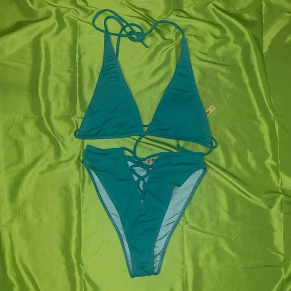 NWOT Icon Swim Swimsuit size Medium - Picture 1 of 6